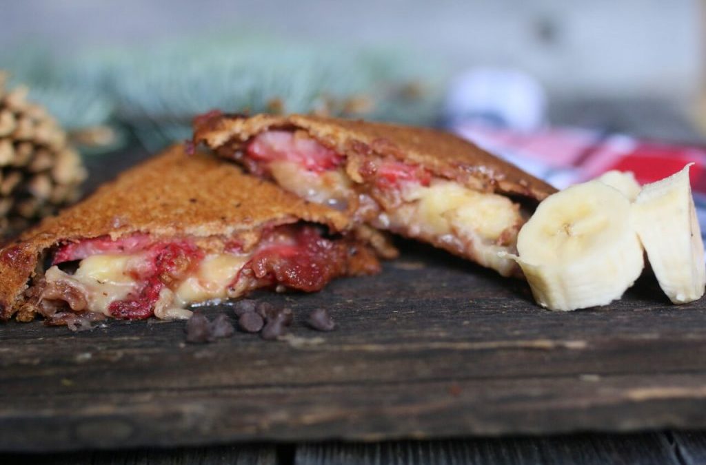 peanut-butter-strawberry-banana-mountain-sandwich