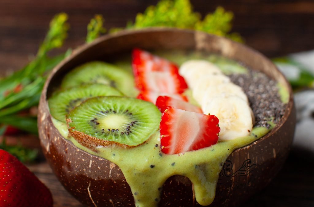 kiwi-dragonfruit-smoothie-bowl