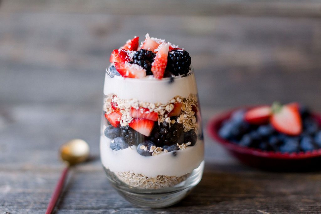 Vanilla Berry Overnight Oats - Amber Approved
